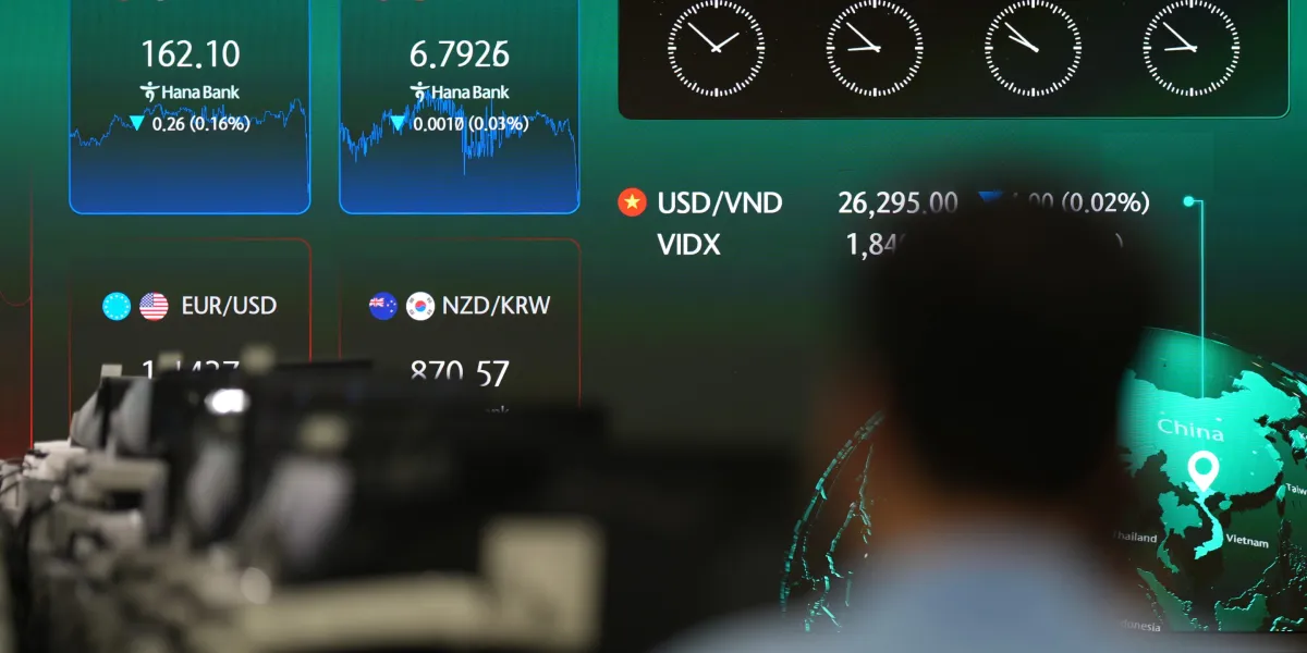 Tech shares lift global markets while oil slips as Iran war keeps traders on edge