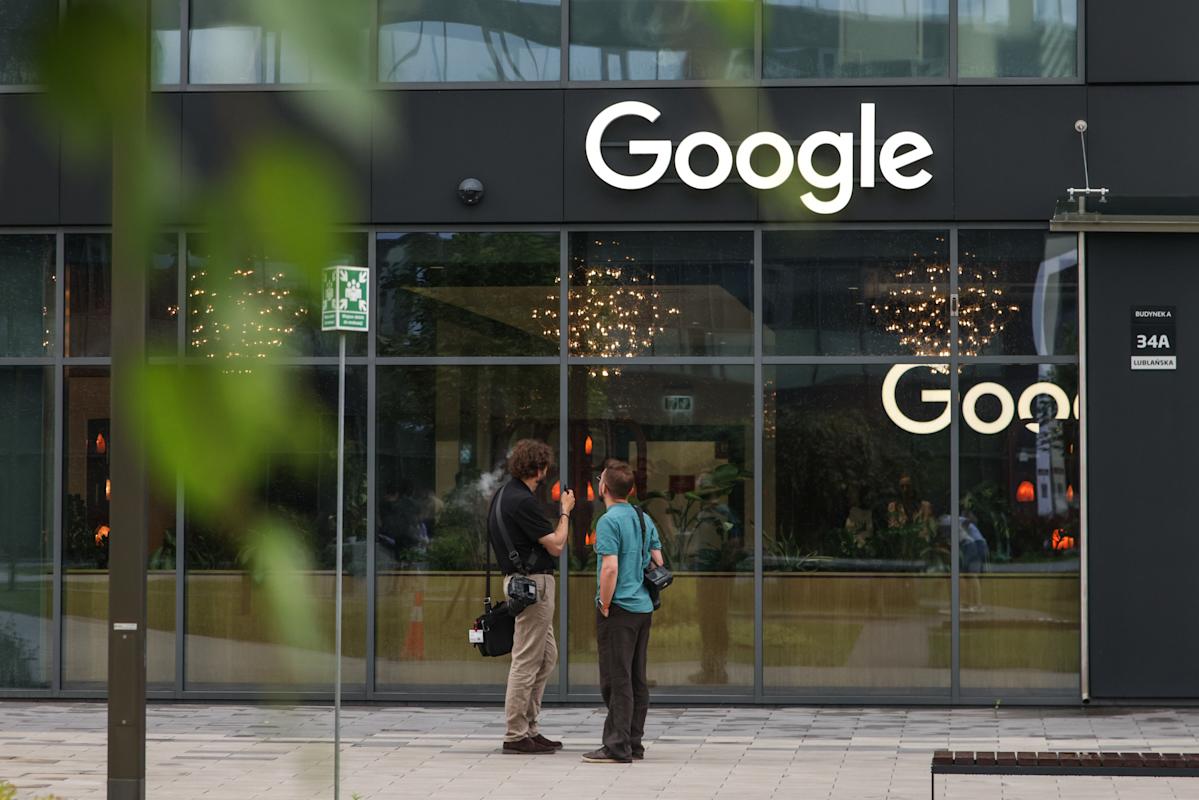Tech stocks live: Google and other tech stocks extend losses as AI worries creep back in