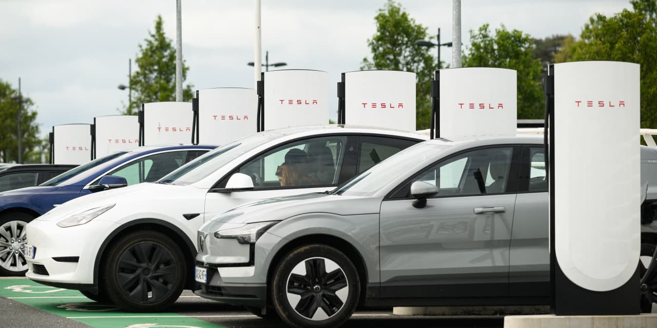 Tesla Stock Rides a 10% Weekly Gain Into a High-Stakes Delivery Report