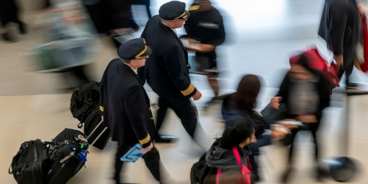 The Volatile Finances of Airline Pilots, America’s Unpredictable Millionaires