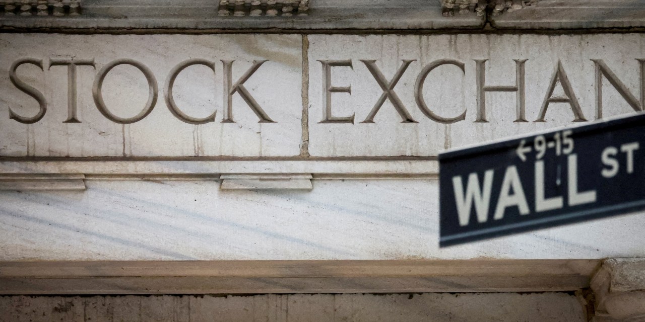 U.S. Chip Stocks Extend Slide; Netflix Tumbles on Growth Warning