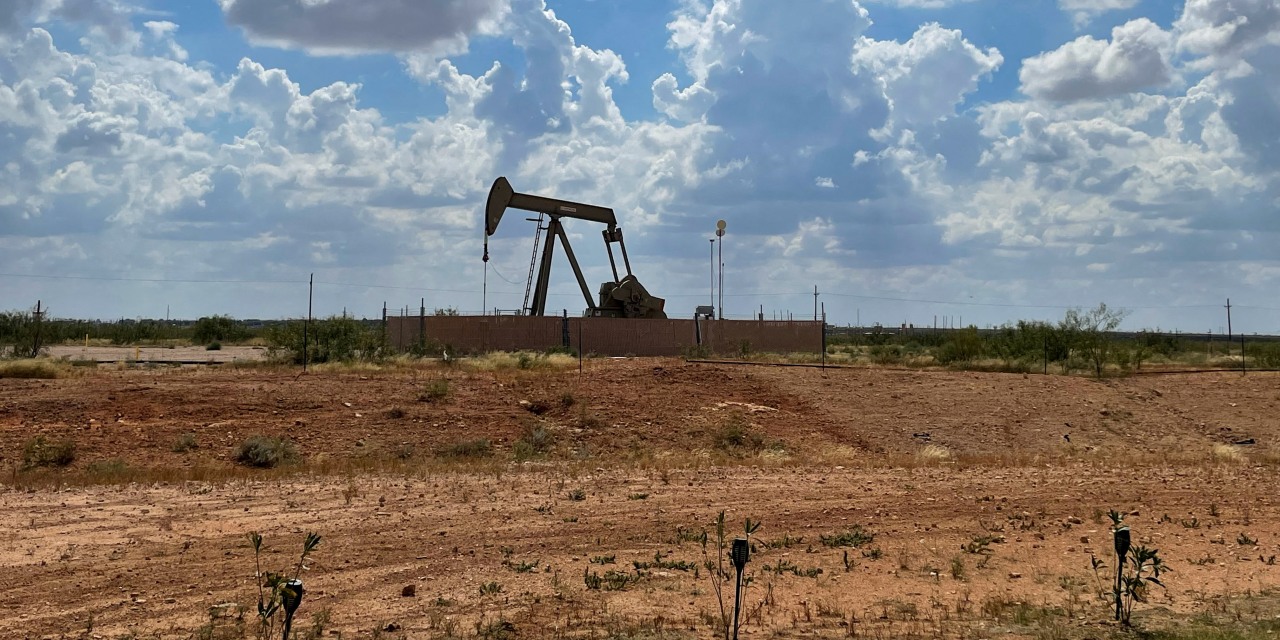 U.S. Crude Oil Stockpiles Fall More Than Expected