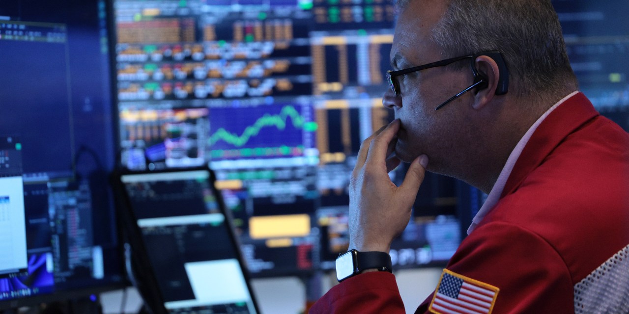 U.S. Stocks Fall as AI Selloff, Oil Jump Rattle Markets