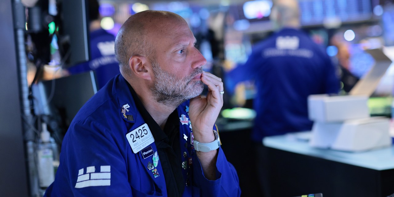 U.S. Stocks Stall as Oil Extends Gains