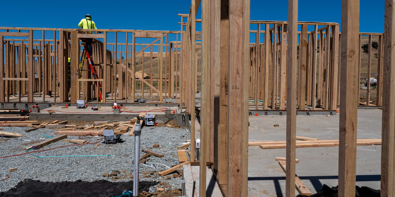 Why Lennar Is Getting Hit Worse Than D.R. Horton in This Crummy Housing Market