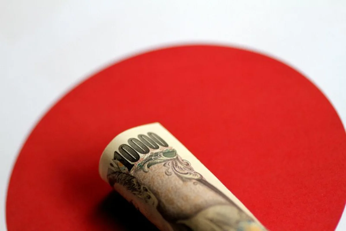 Yen records biggest weekly drop in over two months, dollar climbs for the week